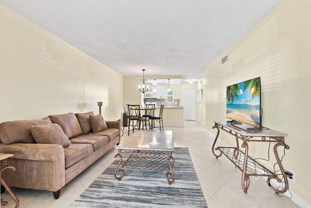 2223 NE 1st Court 101, Boynton Beach, FL 33435