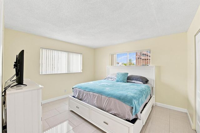 2223 NE 1st Court 101, Boynton Beach, FL 33435