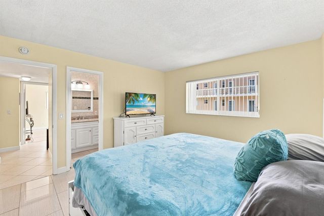 2223 NE 1st Court 101, Boynton Beach, FL 33435