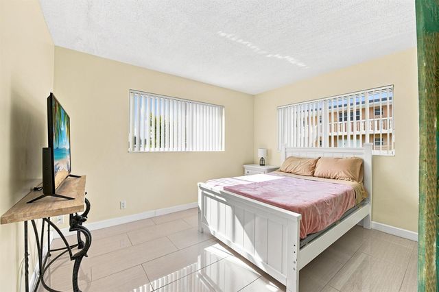 2223 NE 1st Court 101, Boynton Beach, FL 33435