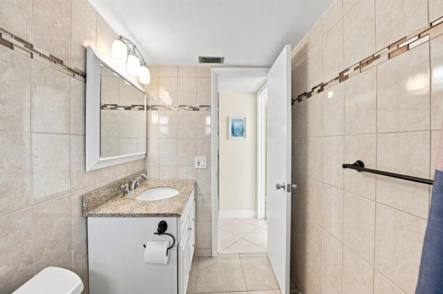 2223 NE 1st Court 101, Boynton Beach, FL 33435