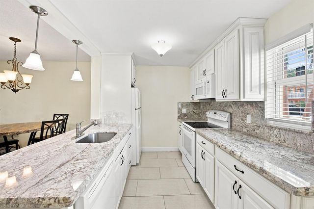 2223 NE 1st Court 101, Boynton Beach, FL 33435