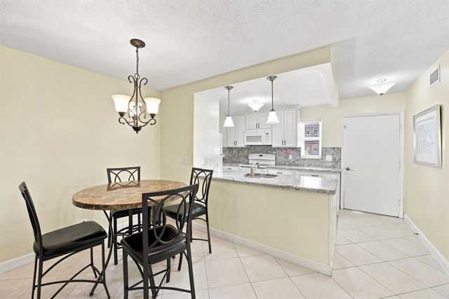 2223 NE 1st Court 101, Boynton Beach, FL 33435