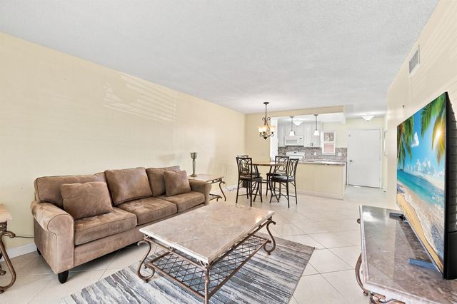 2223 NE 1st Court 101, Boynton Beach, FL 33435