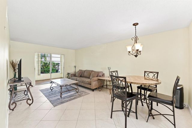 2223 NE 1st Court 101, Boynton Beach, FL 33435