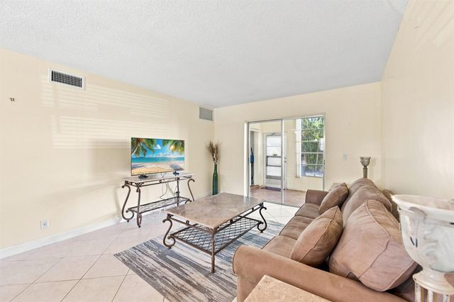 2223 NE 1st Court 101, Boynton Beach, FL 33435