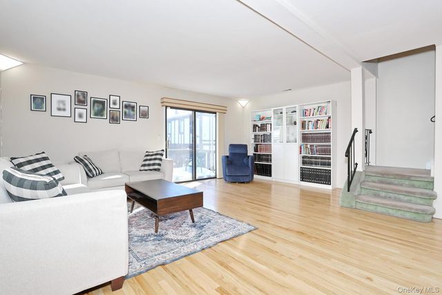 25 Buckingham Court, Pomona, NY 10970