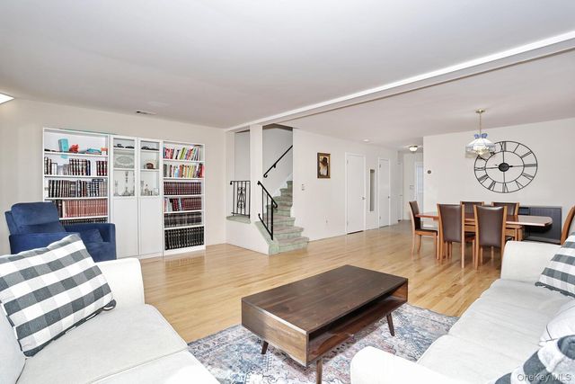 25 Buckingham Court, Pomona, NY 10970