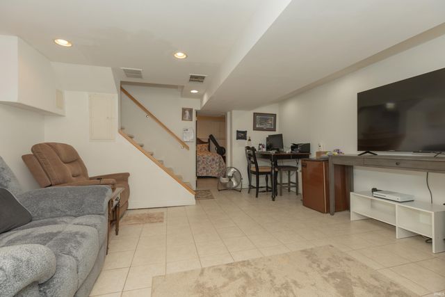 2913 E Mulberry Street, Evansville, IN 47714