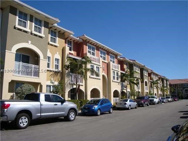 10855 NW 88th Ter 103, Doral, FL 33178
