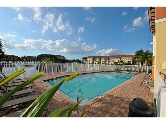 10855 NW 88th Ter 103, Doral, FL 33178