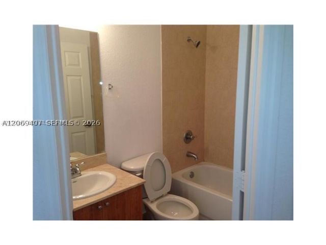 10855 NW 88th Ter 103, Doral, FL 33178