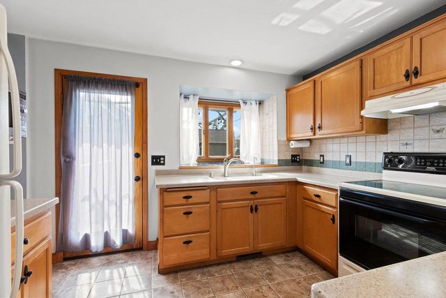 1525 N CLARK STREET, Appleton, WI 54911