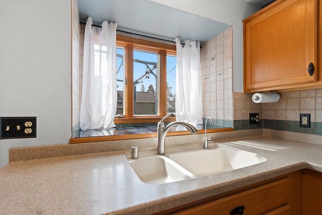 1525 N CLARK STREET, Appleton, WI 54911