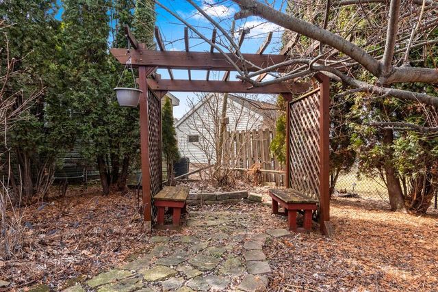 1525 N CLARK STREET, Appleton, WI 54911