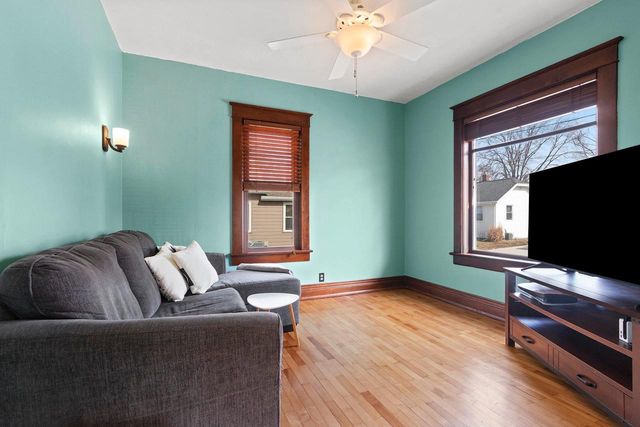 1525 N CLARK STREET, Appleton, WI 54911