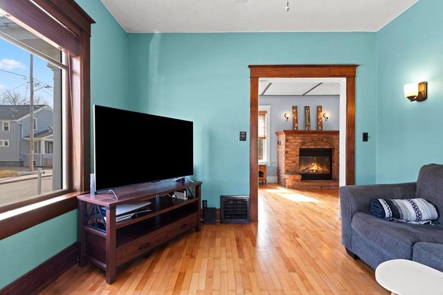 1525 N CLARK STREET, Appleton, WI 54911