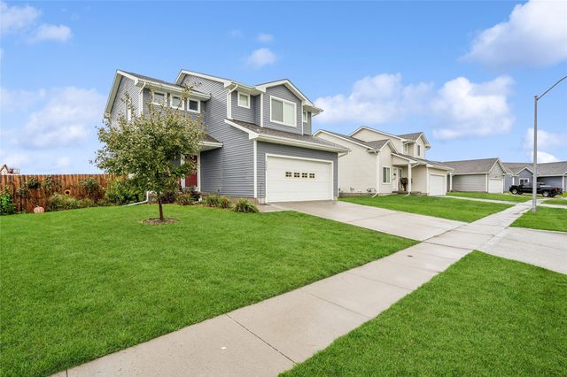 3304 Locust Street SW, Bondurant, IA 50035