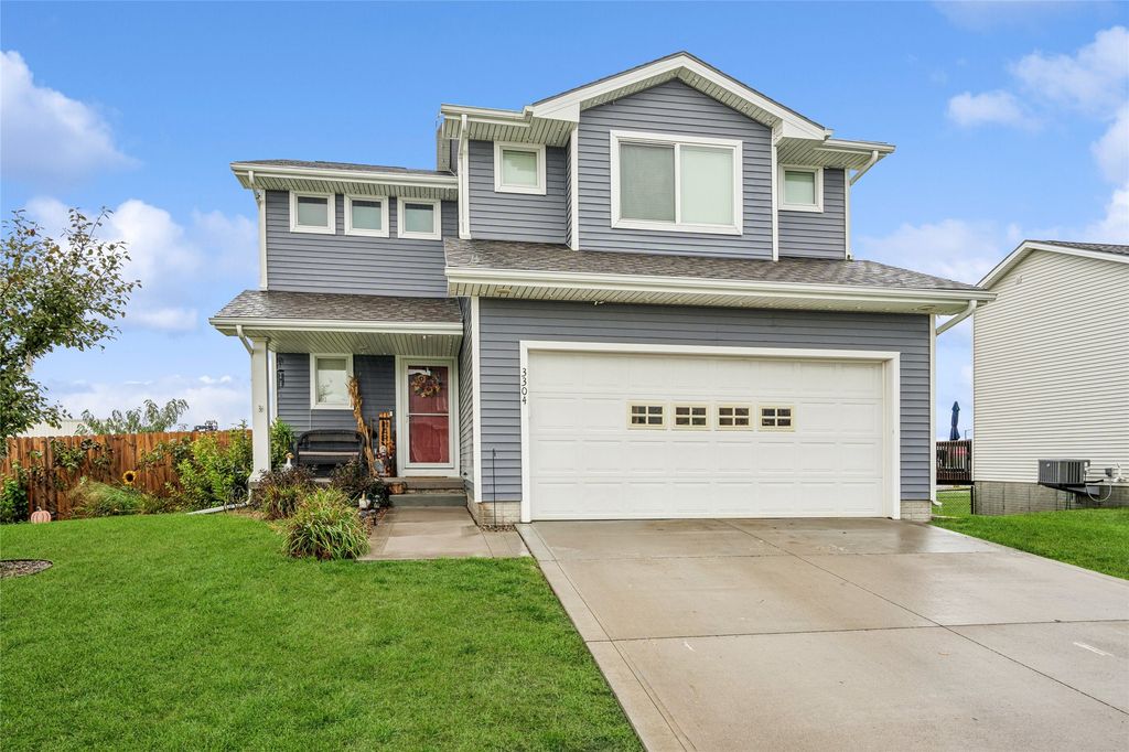 3304 Locust Street SW, Bondurant, IA 50035