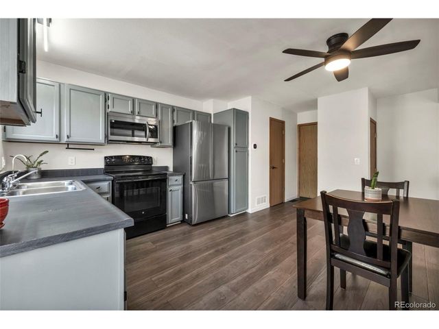 581 Longfellow Ln, Highlands Ranch, CO 80126