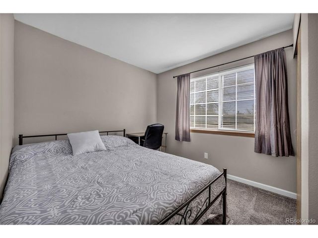 581 Longfellow Ln, Highlands Ranch, CO 80126