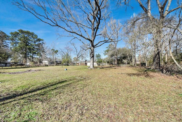 811 Clay Street, Cleveland, TX 77327