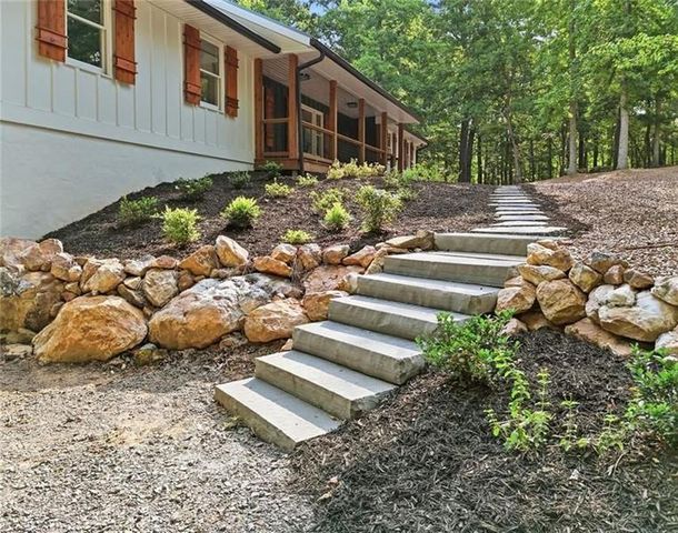 627 Ammons Drive, Waleska, GA 30183