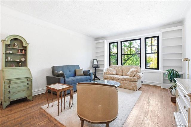 109-14 Ascan Avenue 2P, Forest Hills, NY 11375