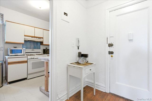 109-14 Ascan Avenue 2P, Forest Hills, NY 11375