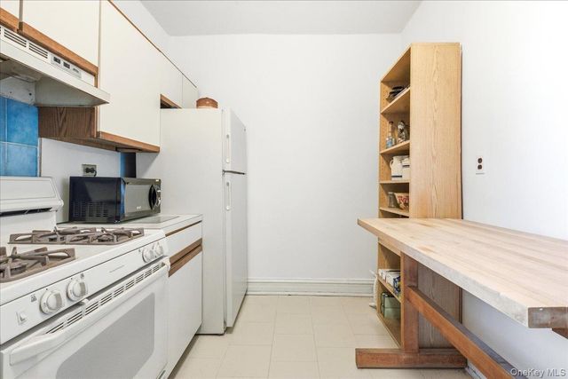109-14 Ascan Avenue 2P, Forest Hills, NY 11375
