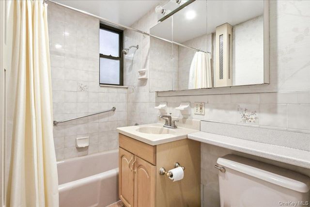 109-14 Ascan Avenue 2P, Forest Hills, NY 11375