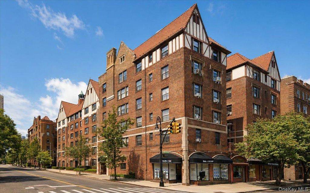 109-14 Ascan Avenue 2P, Forest Hills, NY 11375
