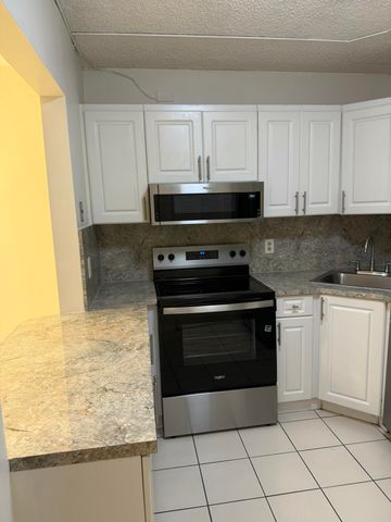 4961 Sable Pine Circle B1, West Palm Beach, FL 33417