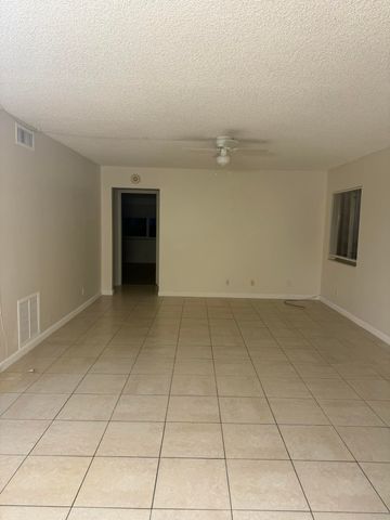 4961 Sable Pine Circle B1, West Palm Beach, FL 33417