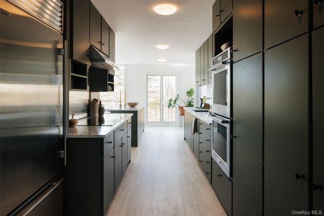 110 Old Albany Post Road, Rhinebeck, NY 12572