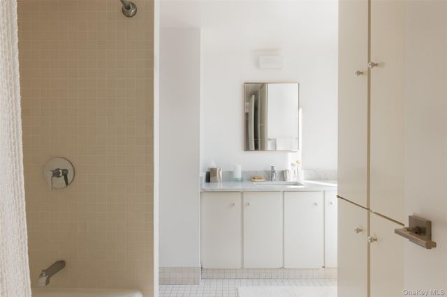 110 Old Albany Post Road, Rhinebeck, NY 12572