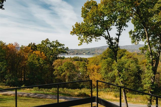 110 Old Albany Post Road, Rhinebeck, NY 12572