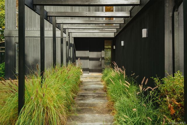 110 Old Albany Post Road, Rhinebeck, NY 12572