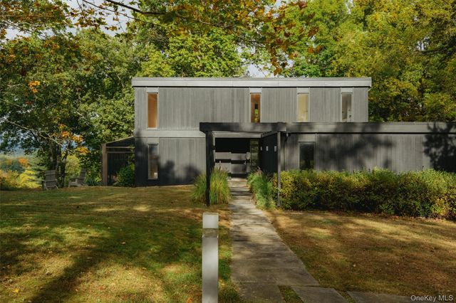 110 Old Albany Post Road, Rhinebeck, NY 12572