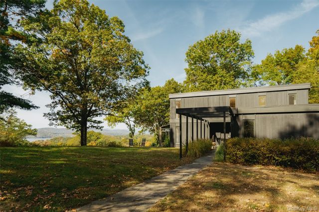 110 Old Albany Post Road, Rhinebeck, NY 12572