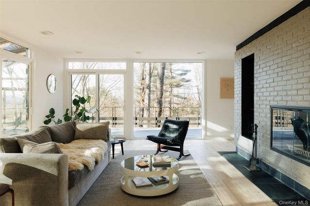 110 Old Albany Post Road, Rhinebeck, NY 12572