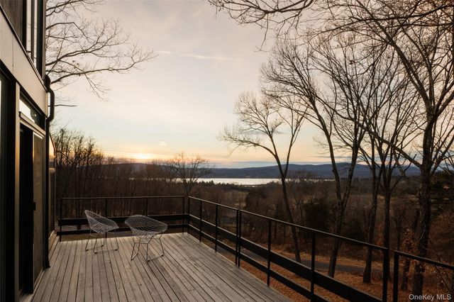 110 Old Albany Post Road, Rhinebeck, NY 12572