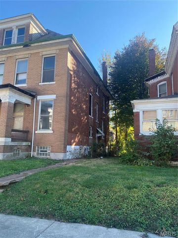 5038 Raymond Avenue, St Louis, MO 63113