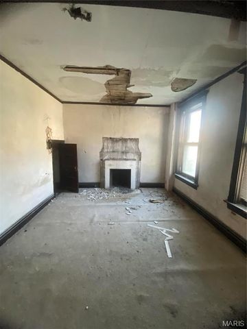 5038 Raymond Avenue, St Louis, MO 63113