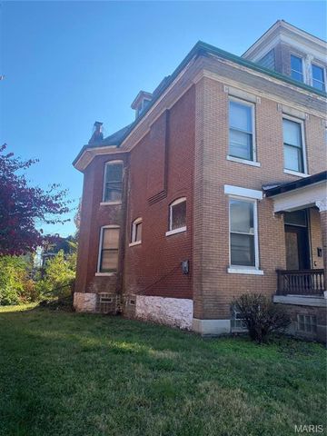 5038 Raymond Avenue, St Louis, MO 63113