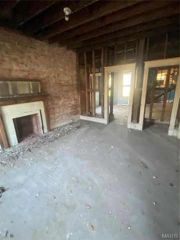 5038 Raymond Avenue, St Louis, MO 63113