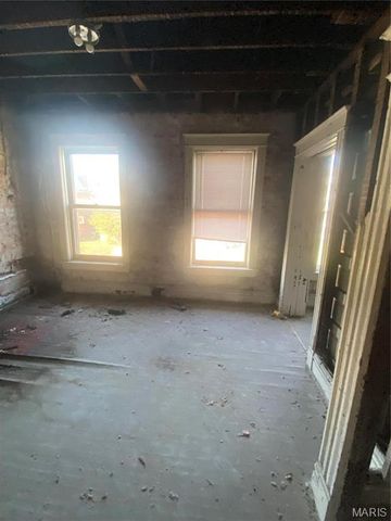 5038 Raymond Avenue, St Louis, MO 63113