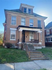 5038 Raymond Avenue, St Louis, MO 63113