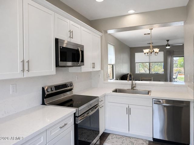 2568 W BISBEE Way, Phoenix, AZ 85086