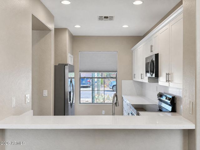 2568 W BISBEE Way, Phoenix, AZ 85086
